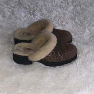 Brown ugh clogs slip on
